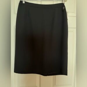 Tahari Classic Black Pencil Skirt with lining.Size 14.Made in Korea.Polyester.